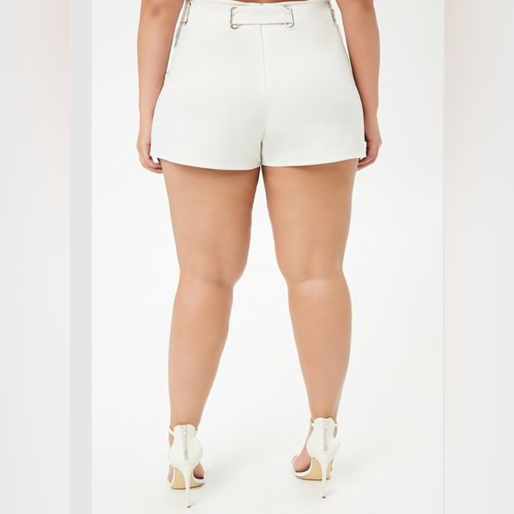 Plus Size Belted Shorts - Picture 5 of 5